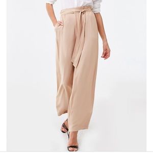 Paperbag beige pants (and olive pants with it)